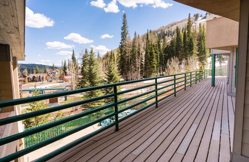 Purgatory Condo | Cozy Studio for 2 with Slope Views in Purgatory Village - Eolus 322