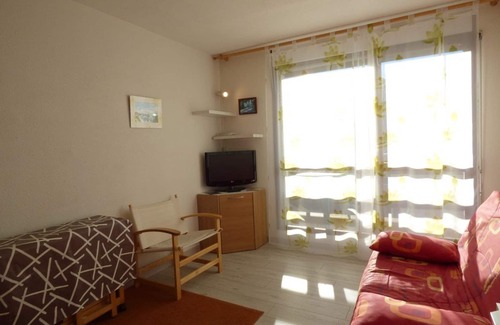 Arette Apartment | Cozy Studio for 4 near Pistes, Ski Locker, Free Parking, Balcony
