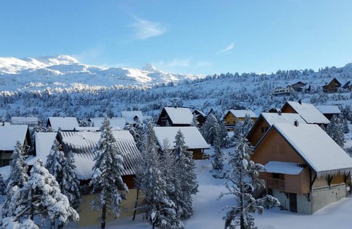 Arette Apartment | "Cozy Studio for 4 Near Ski Slopes with Free Parking & Ski Locker"