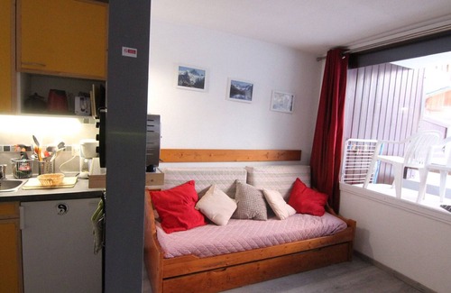 Bergers Apartment | Cozy Studio for 5 with Mountain Views, Close to Ski Slopes and Shops - Pet-Friendly, Balcony, Ski Storage