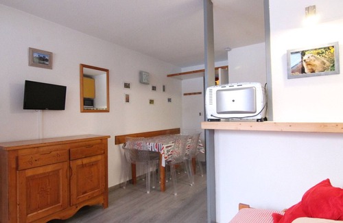 Bergers Apartment | Cozy Studio for 5 with Mountain Views, Close to Ski Slopes and Shops - Pet-Friendly, Balcony, Ski Storage