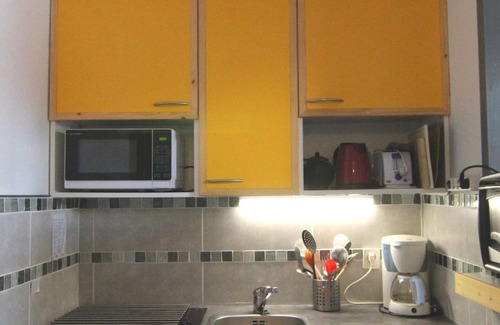 Bergers Apartment | Cozy Studio for 5 with Mountain Views, Close to Ski Slopes and Shops - Pet-Friendly, Balcony, Ski Storage