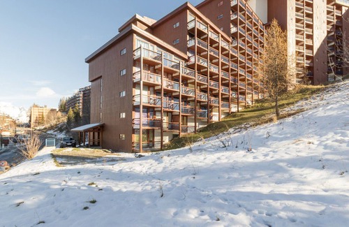 Arc-1800 Apartment | Cozy Studio for 3 · Near Slopes · Balcony · Free WIFI