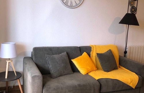 Le Port Apartment | Cozy Studio with Balcony, Pets Allowed, 4 Pers.