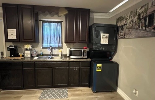 Spring Apartment | Cozy studio Generac backup powered equipped with washer&dryer. Hablo espanol