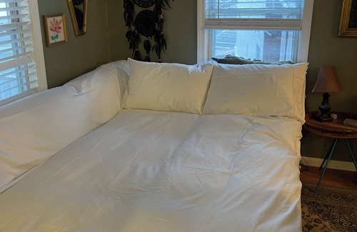 Marblehead Apartment | Cozy studio in charming Marblehead.