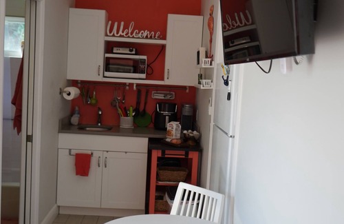 Arlington Park Apartment | Cozy studio in charming Sarasota with WiFi, AC