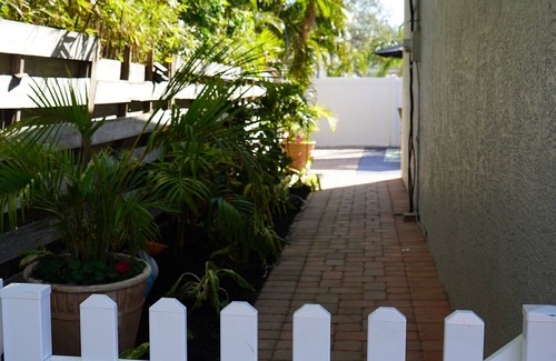 Arlington Park Apartment | Cozy studio in charming Sarasota with WiFi, AC