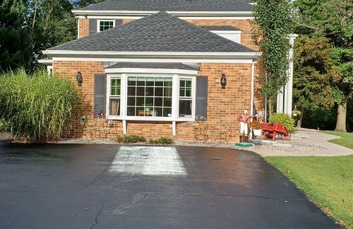 Lewisville Apartment | Cozy studio in charming Elkton with AC and WiFi included. 3 miles from Fair Hill