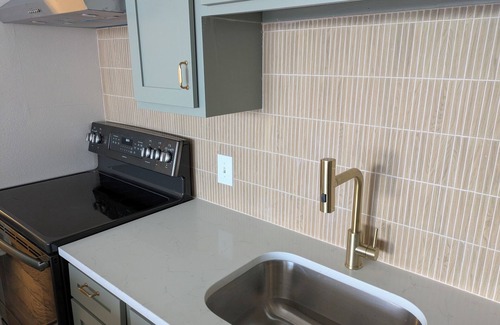 Downtown Denver Condo | Cozy Studio in Denver Central Business and Theater District, fitness room, pool