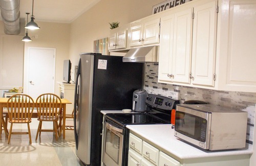 Glasgow Apartment | Cozy studio in downtown Glasgow MO, walking distance to boutiques, eating, wine