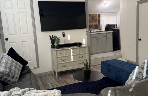 Gardena Apartment | Cozy studio in Los Angeles. Near LAX and more