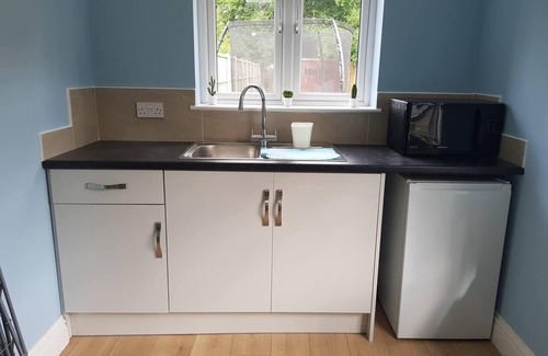 Luton Apartment | Cozy Studio in Luton