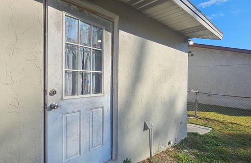 West De Land House | Cozy studio in nice DeLand with AC, WiFi