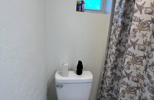Oak Ridge Apartment | Cozy Studio minutes away from theme park, less than 5 miles from major highways