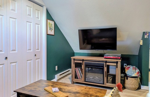 Capitol Hill House | Cozy Studio near CSU & Old Town