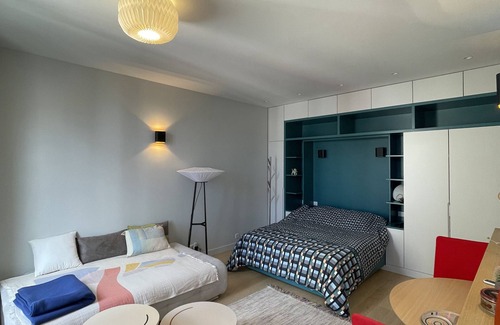 Faubourg-du-Roule Apartment | Cozy Studio Near Champs-élysées