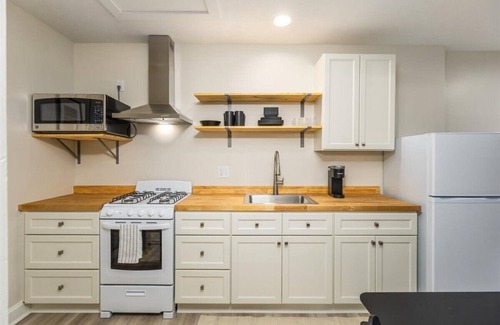 Columbus Apartment | Cozy Studio Near German Village!
