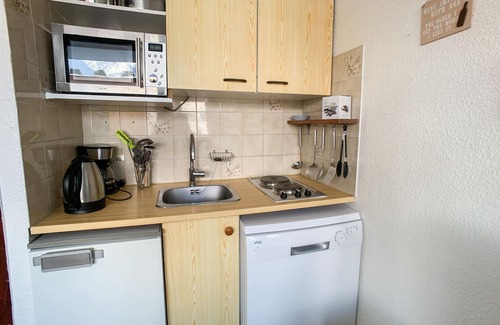 Les Almes Apartment | Cozy Studio Near Slopes with Balcony and Ski Storage
