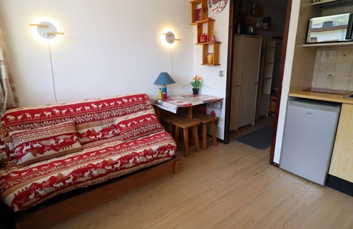 Les Almes Apartment | Cozy Studio Near Slopes with Balcony and Ski Storage