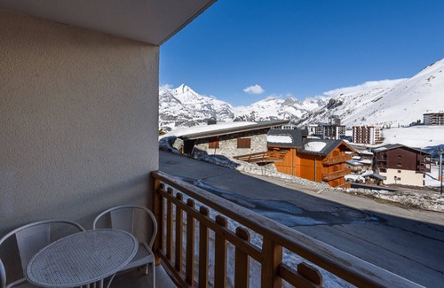 Les Almes Apartment | Cozy Studio Near Slopes with Balcony and Ski Storage