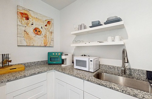 Goose Creek Apartment | Cozy Studio: Pet Friendly in Resort with a Shared Hot Tub
