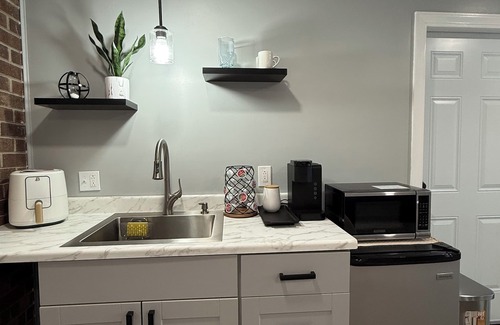 Clayton Apartment | Cozy Studio Retreat in the Heart of Clayton. Private entrance.