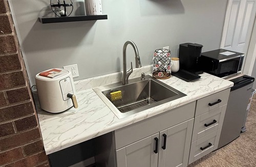 Clayton Apartment | Cozy Studio Retreat in the Heart of Clayton. Private entrance.