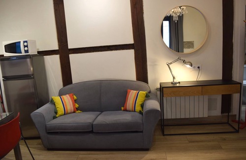 Palacio Apartment | Cozy Studio st Level in the Very Center of Madrid