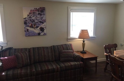 Gordon Apartment | Cozy Studio, Travelling Medical Professionals and longer term rentals welcome