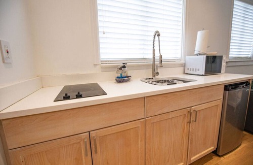 Douglas Apartment | Cozy Studio w/Tons of Natural Light