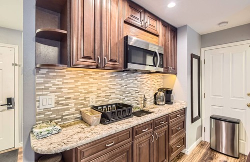 Greenwood Village Apartment | Cozy studio with fitness room and AC in delightful Greenwood Village