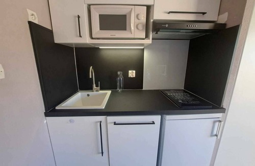 Marseillan Plage Apartment | Cozy Studio with Pool Access, Terrace, and Parking - Pet Friendly!