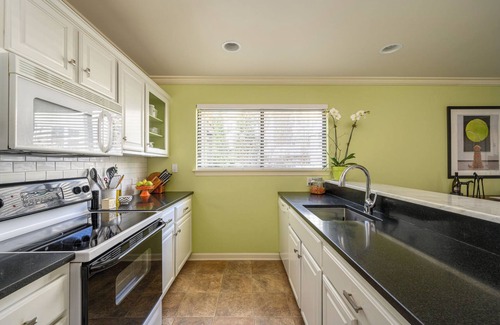 Charlottesville House | Cozy Studio with Nature Access