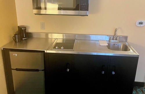 Newtonville Apartment | Cozy studio with AC and WiFi in beautiful Albany close to University & Hospital