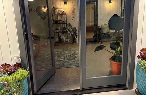 Solvang Apartment | Cozy studio with AC and indoor patio with hot tub in charming Solvang