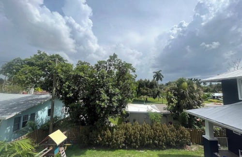 Fort Myers River District Apartment | Cozy studio with AC and WiFi in delightful Downtown Fort Myers