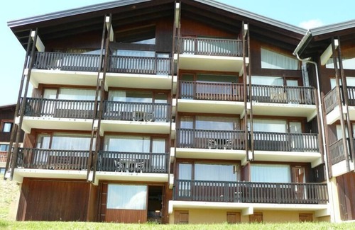 Les Saisies Apartment | Cozy Studio with Balcony in Les Saisies, Sleeps 4, Central Location