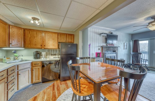 Killington Condo | Cozy studio with balcony, full kitchen, and free WiFi - walk to lifts