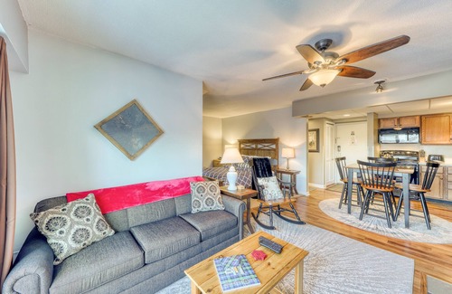 Killington Condo | Cozy studio with balcony, full kitchen, and free WiFi - walk to lifts