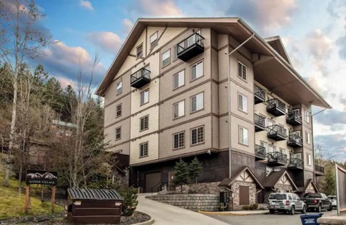 Kellogg Apartment | Cozy studio with full kitchen in quiet building