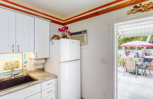 New Town Apartment | Cozy studio with Murphy bed, kitchenette, WiFi, patio, & convenient location