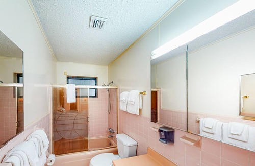 New Town Apartment | Cozy studio with Murphy bed, kitchenette, WiFi, patio, & convenient location
