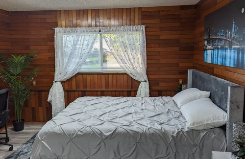 Federal Way Apartment | Cozy studio with private entrance, free WLAN and private parking space.