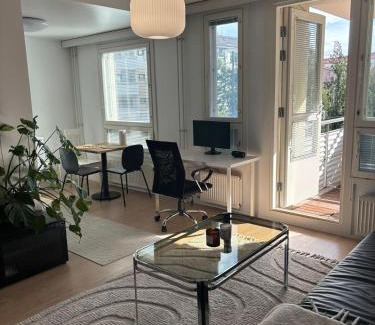 Lantinen District Apartment | Cozy Studio with Private Sauna in a Peaceful Area