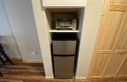 Mountain House Condo | Cozy Studio with quick walk to winter activities.