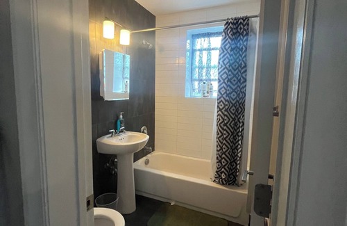 East Orange Apartment | Cozy studio with WiFi and AC