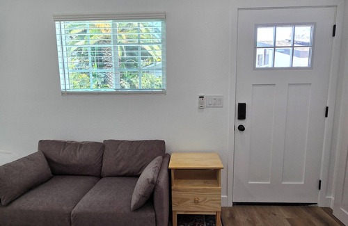 Westminster Apartment | Cozy studio with WiFi and AC in welcoming Westminster