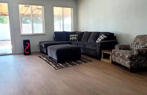 Roosevelt Apartment | Cozy studio with WiFi and AC in welcoming Fresno