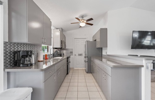 Warm Mineral Springs House | Cozy & Stylish 1BD Getaway steps to Warm Mineral Springs